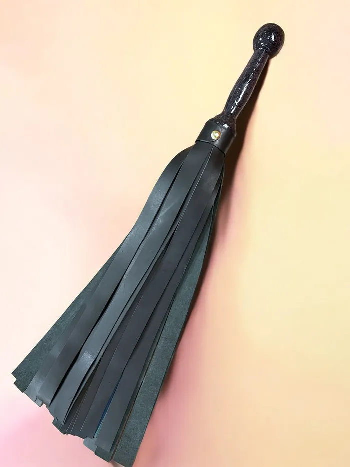 Lonicera Dark Sparkling Rainbow Flogger Lonicera Leather Anal