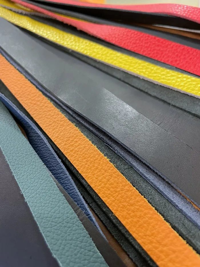Lonicera Dark Sparkling Rainbow Flogger Lonicera Leather Anal